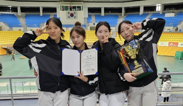 안전한 바카라 사이트 펜싱부, 전국 선수권대회 여자사브르단체전 준우승